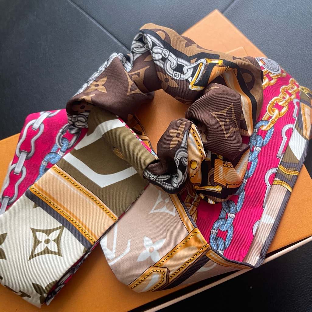 Louis Vuitton Bandau Hair Tie